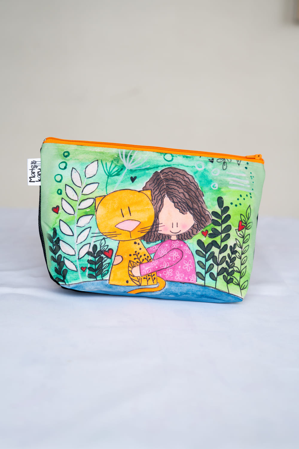 COSMETIQUERO NIÑA Y GATO NARANJO Cosmetiquero niña y gato naranjo - Imagen 1