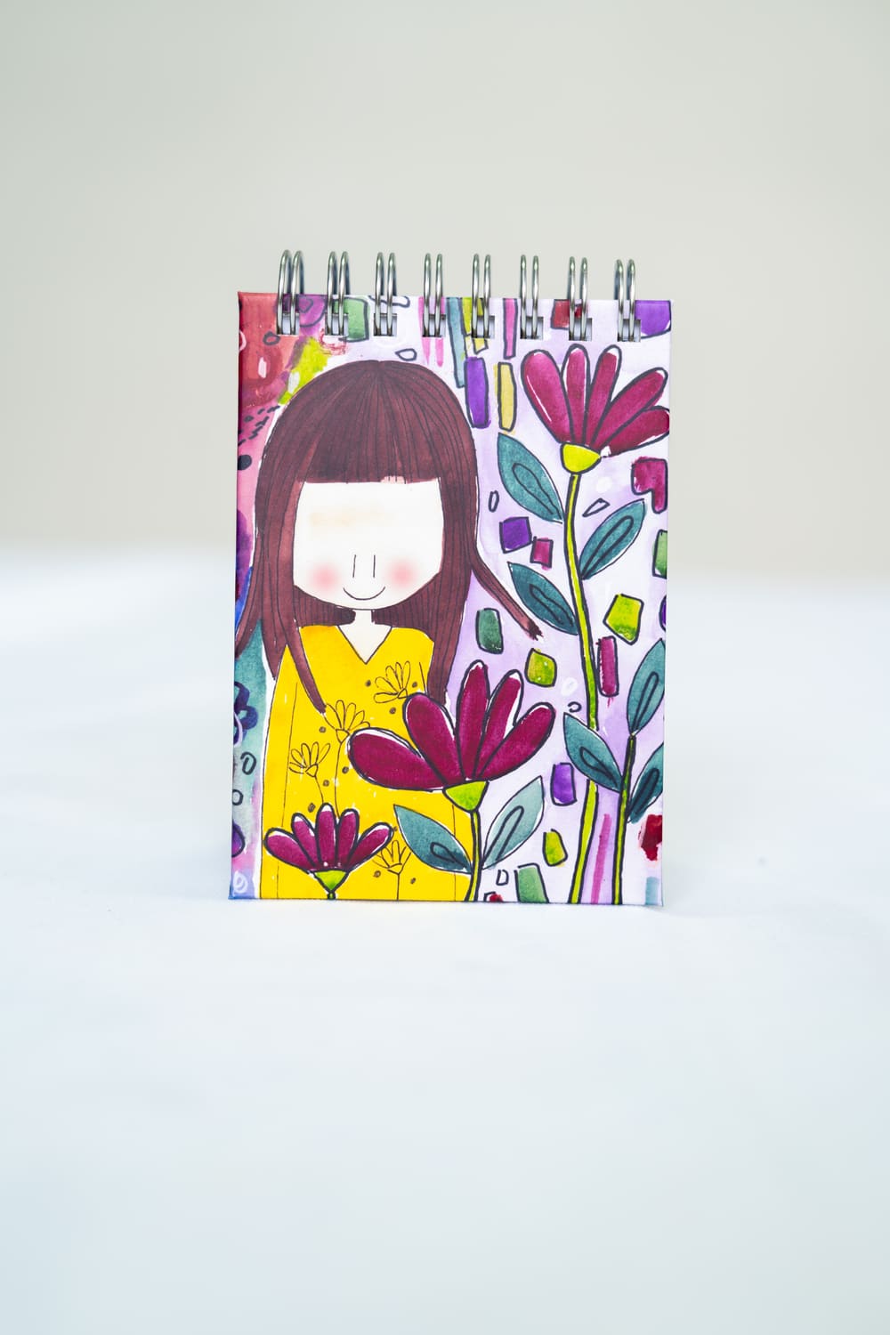LIBRETA NIÑA VESTIDA AMARILLO Libreta niña vestida amarillo - Imagen 1